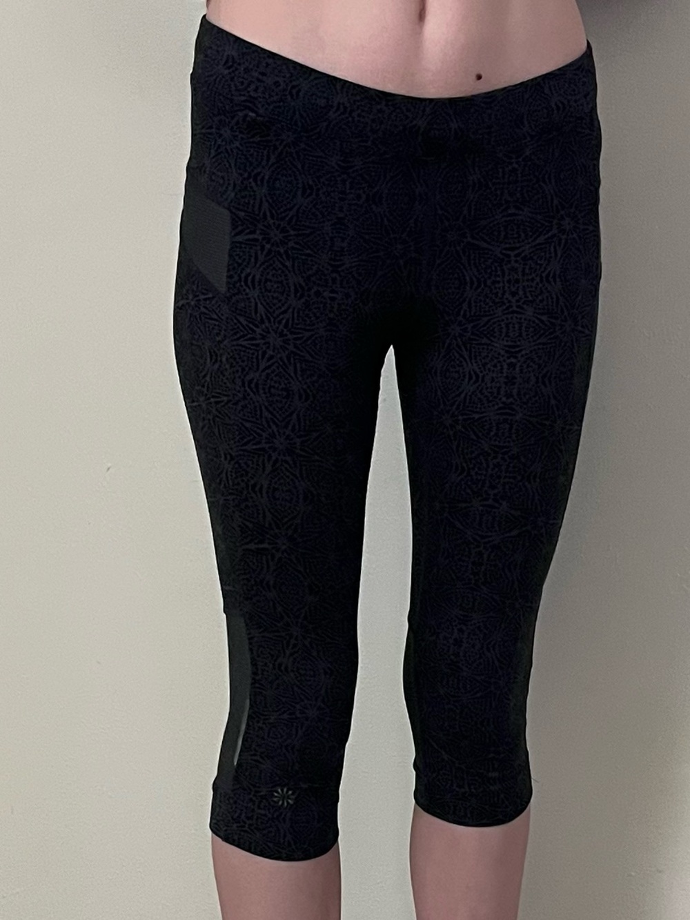 Athleta black printed capri size small